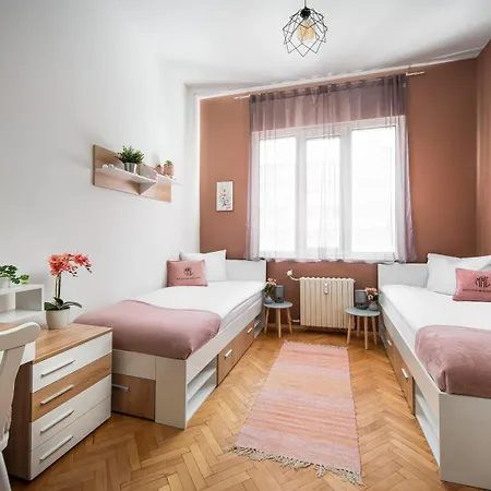 Apartment Free Parking & Parliament Is 1 Step Away! Sofia