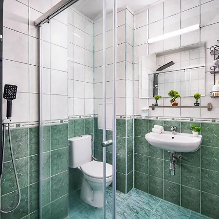 Free Parking & Parliament Is 1 Step Away! Apartment *